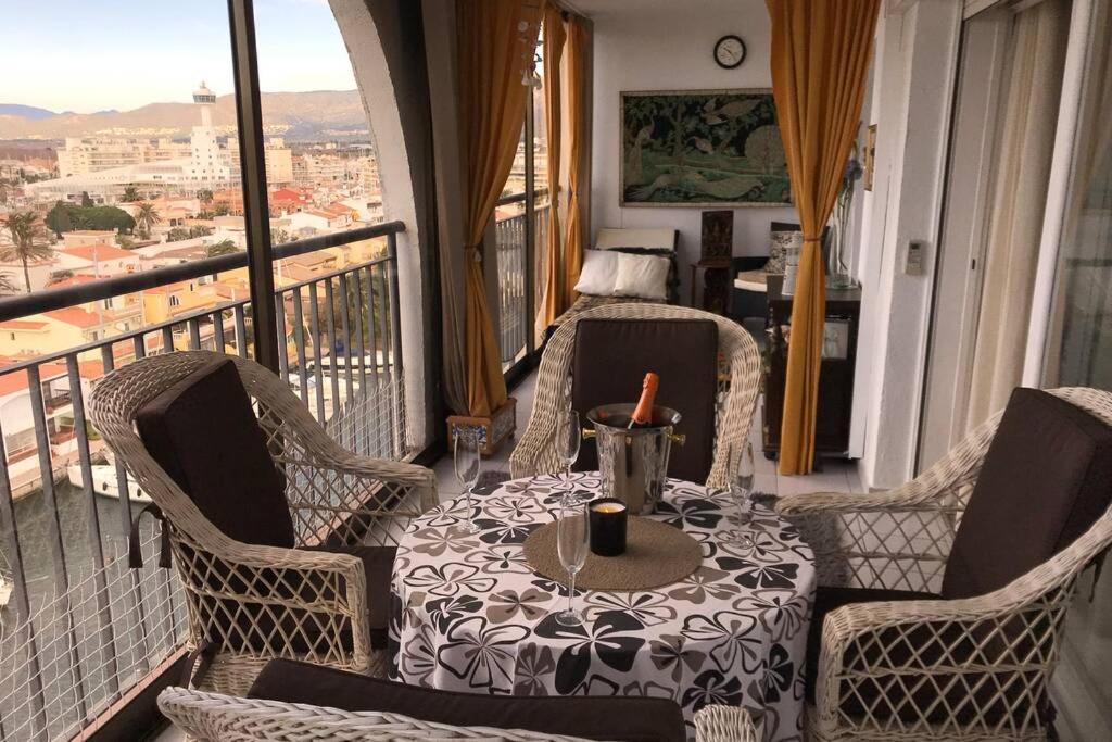 Lux apt 1er ligne mer!Grande terrasse vue superbe! Empuriabrava Eksteriør billede